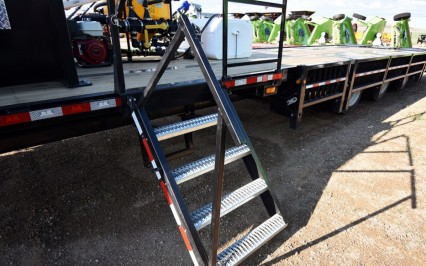 Folding Ladder with Transport Lock & Grip Strut Steps